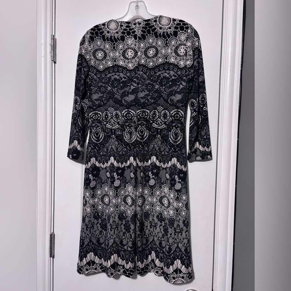 Donna Morgan Black and White Long Sleeve Patterned Dress Size 2 - Picture 5 of 5